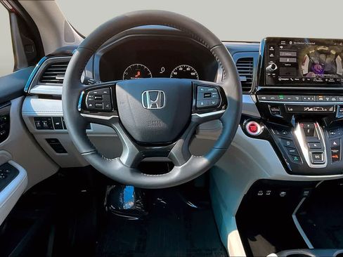 Used 2026 Honda Odyssey Touring image 6
