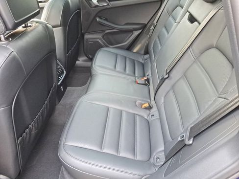 Certified 2025 Porsche Macan AWD/4WD image 19