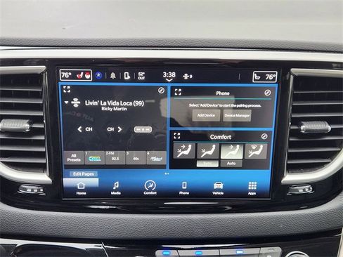 Used 2024 Chrysler Pacifica Touring-L image 16