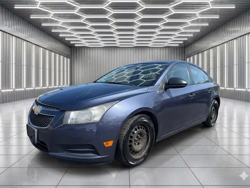 Used 2013 Chevrolet Cruze LS FWD image 1