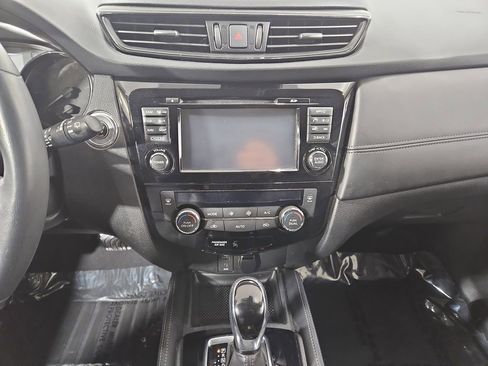 Used 2017 Nissan Rogue SL w/ SL Premium Package AWD/4WD image 18