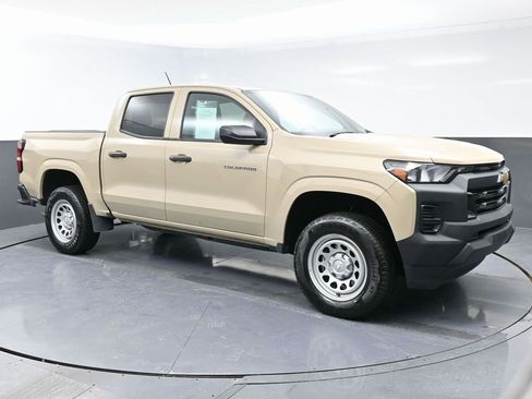 Used 2024 Chevrolet Colorado W/T image 3