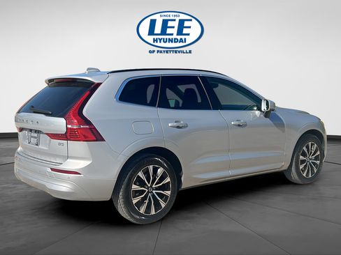 Used 2023 Volvo XC60 B5 Core w/ Climate Package FWD image 3