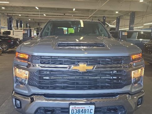 Used 2024 Chevrolet Silverado 2500 LT AWD/4WD image 8