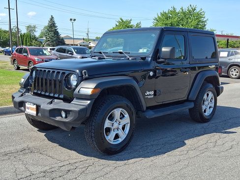 Used 2019 Jeep Wrangler Sport AWD/4WD image 3