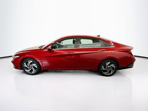 Used 2025 Hyundai Elantra SEL FWD image 4