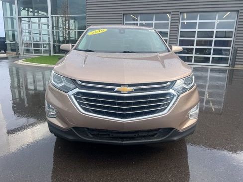 Used 2019 Chevrolet Equinox LT w/ Driver Convenience Package FWD image 2