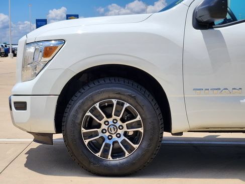 Used 2022 Nissan Titan SV RWD image 9