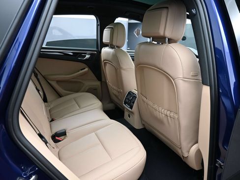 Certified 2026 Porsche Macan AWD/4WD image 28