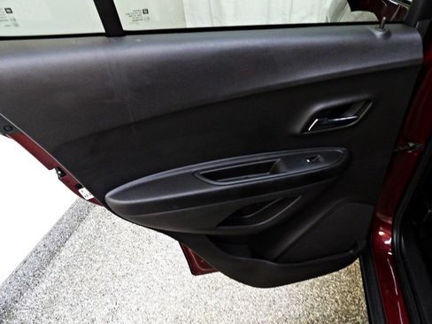 Used 2016 Chevrolet Trax LT w/ LT Convenience Package FWD image 9