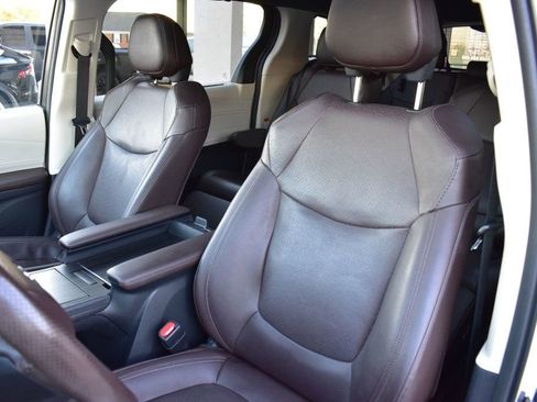 Used 2022 Toyota Sienna Platinum image 15
