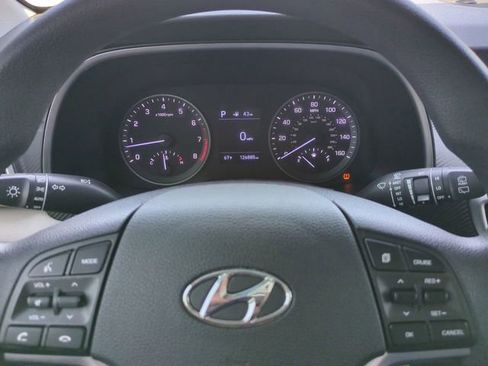 Used 2019 Hyundai Tucson SE FWD image 25