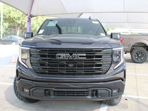 Used 2022 GMC Sierra 1500 Elevation w/ Elevation Premium Package AWD/4WD image 10