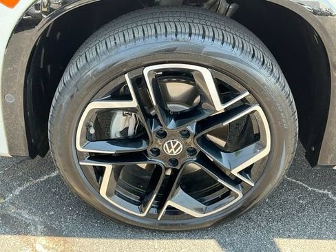 Certified 2026 Volkswagen Tiguan SEL R-Line AWD/4WD image 9
