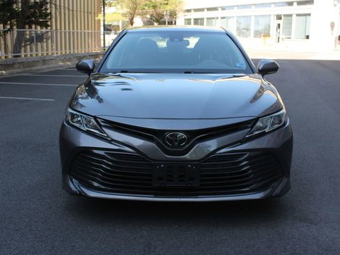 Used 2019 Toyota Camry LE FWD image 3