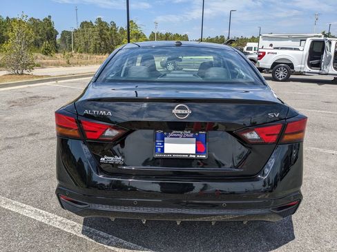 Used 2024 Nissan Altima 2.5 SV image 8