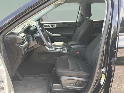 Used 2023 Ford Explorer XLT RWD image 17
