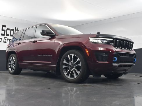 Used 2024 Jeep Grand Cherokee Overland AWD/4WD image 23