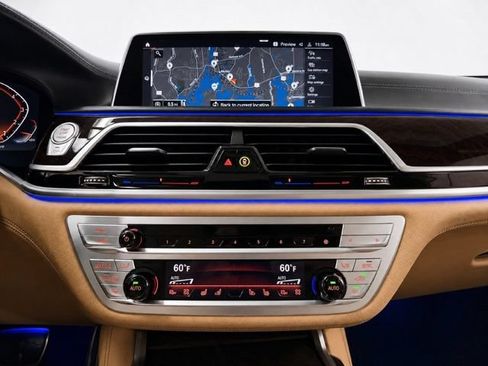 Used 2022 BMW 750i xDrive w/ Executive Package AWD/4WD image 46