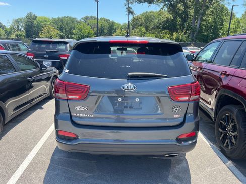 Used 2020 Kia Sorento LX FWD image 10