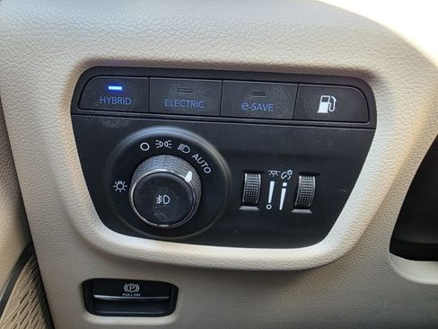 Used 2022 Jeep Grand Cherokee Limited 4xe w/ Luxury Tech Group II image 9