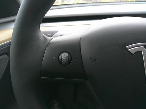 Used 2023 Tesla Model Y Long Range image 18