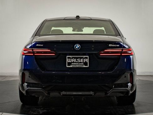 New 2026 BMW 550e xDrive image 7