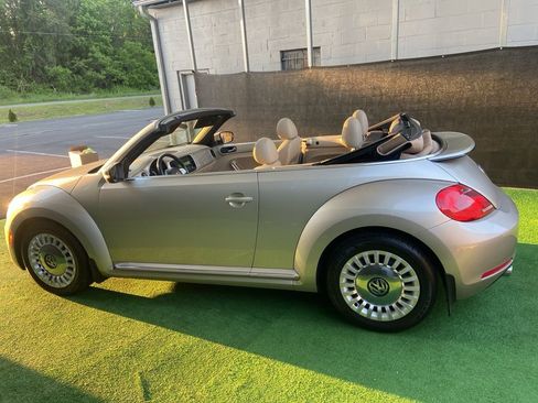 Used 2013 Volkswagen Beetle 2.5 FWD image 23