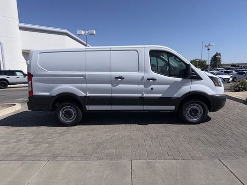 Used 2016 Ford Transit 250 130 Low Roof RWD image 2