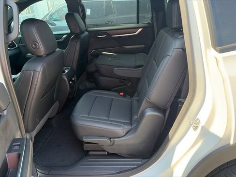 Used 2024 GMC Acadia Elevation w/ Black Edition AWD/4WD image 7