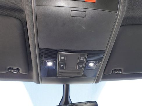 Used 2022 Volkswagen Atlas Cross Sport SE image 17