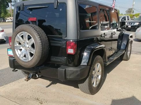 Used 2016 Jeep Wrangler Unlimited Sahara w/ Connectivity Group AWD/4WD image 4