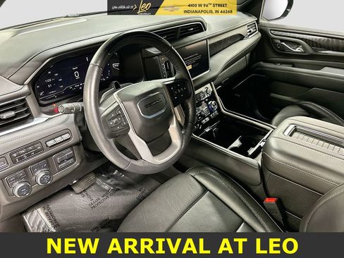 Used 2024 GMC Yukon XL Denali w/ Advanced Technology Package image 9