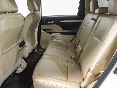 Used 2018 Toyota Highlander XLE FWD image 36