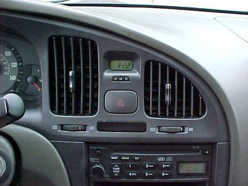 Used 2005 Hyundai Elantra GLS FWD image 22