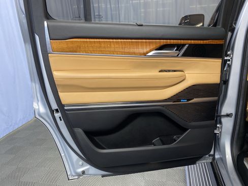 Used 2022 Jeep Grand Wagoneer Series III w/ Rear Seat Video Group 1 image 24