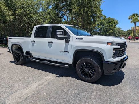 Used 2025 Chevrolet Silverado 2500 Custom w/ Custom Value Package AWD/4WD image 2