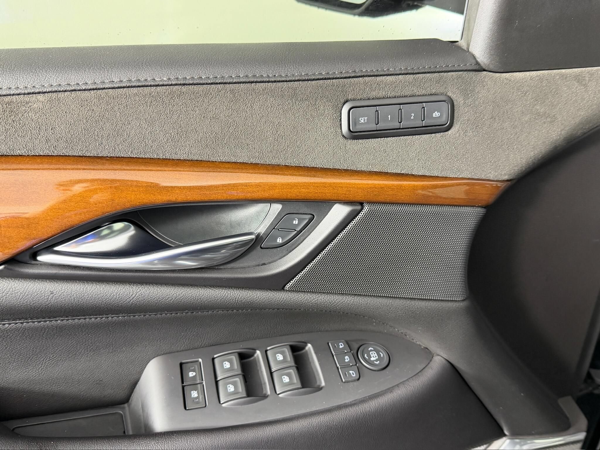 Used 2019 Cadillac Escalade Premium Luxury AWD/4WD image 35