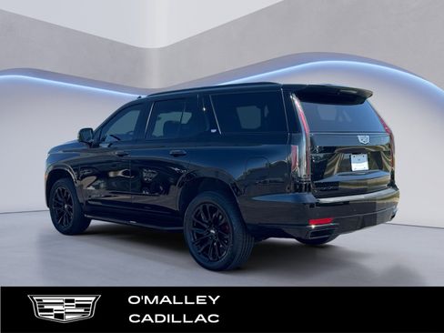 Certified 2023 Cadillac Escalade Sport Platinum w/ LPO, ONYX Package AWD/4WD image 3