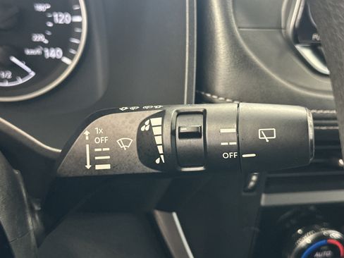 Used 2023 Nissan Rogue SV image 32