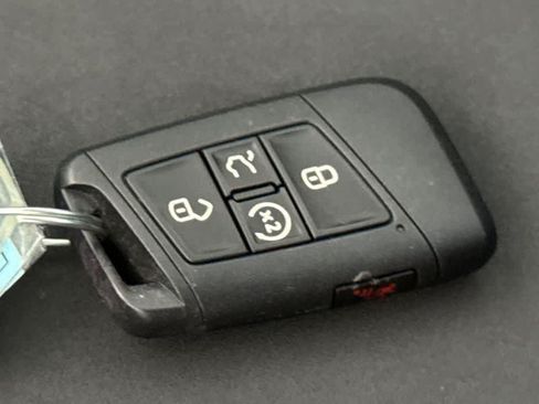 Certified 2023 Volkswagen Taos SE FWD image 28