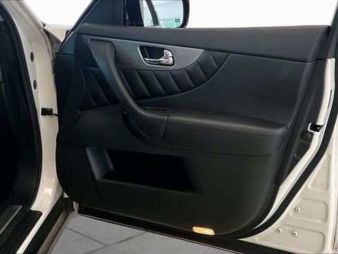 Used 2014 INFINITI QX70 AWD w/ Premium Package image 19
