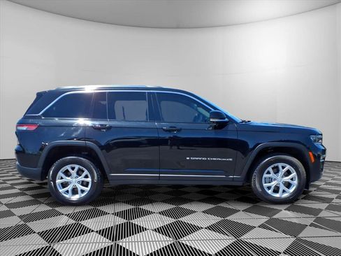 Used 2024 Jeep Grand Cherokee Limited w/ Luxury Tech Group II AWD/4WD image 5