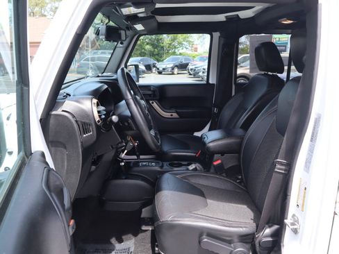 Used 2016 Jeep Wrangler Unlimited Sahara AWD/4WD image 19