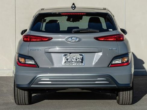Used 2023 Hyundai Kona SE image 4