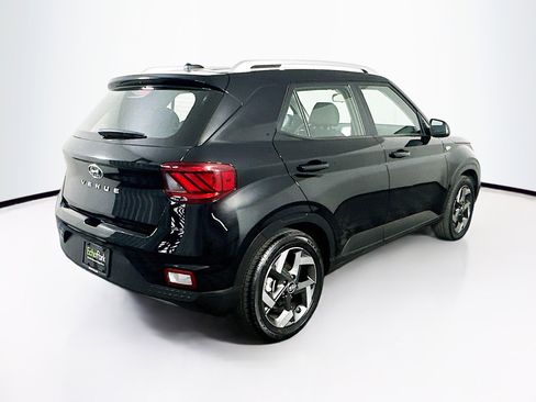 Used 2025 Hyundai Venue SEL image 9