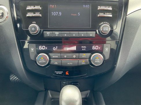 Used 2016 Nissan Rogue SV AWD/4WD image 32