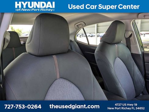 Used 2018 Toyota Camry LE FWD image 6