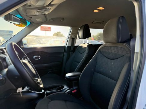 Used 2019 Kia Soul FWD image 18