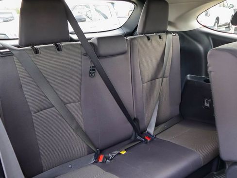 Used 2024 Toyota Highlander LE image 12